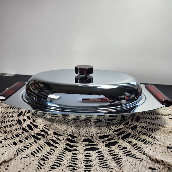 Gourmates by Glo-Hill Covered Dish with Bakelite Handles and Knob Servin… - Picture 2 of 10